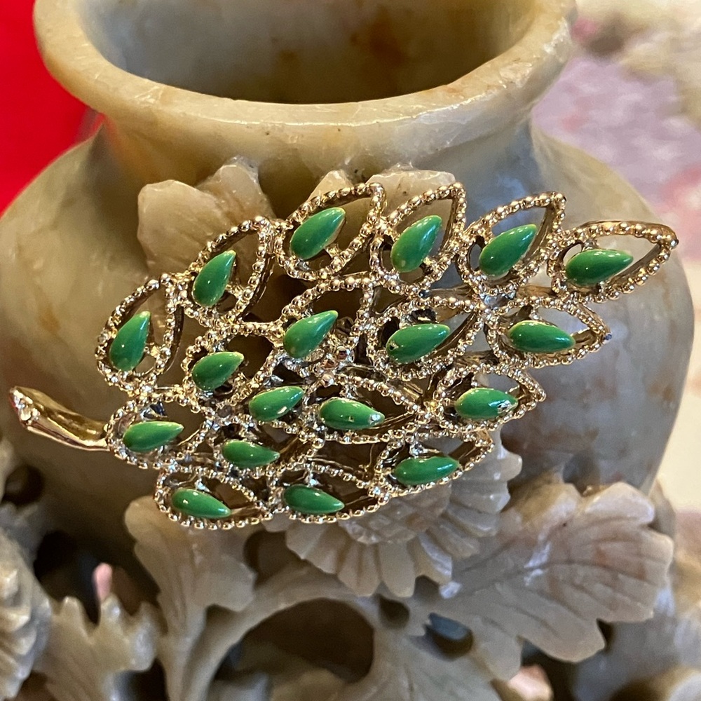 GERRY’S VINTAGE FILAGREE GOLD TONE LEAF BROOCH - Picture 2 of 9